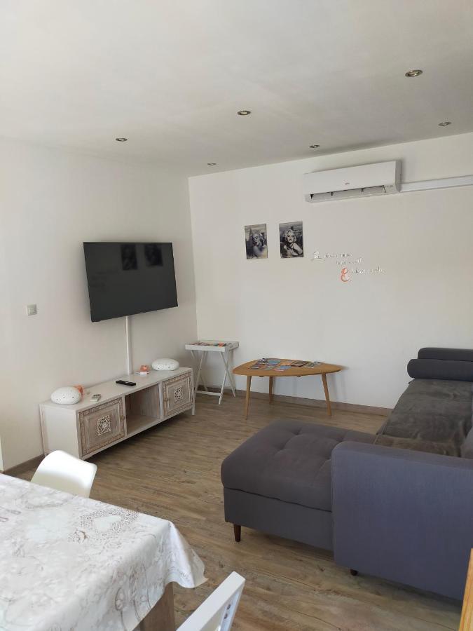 Logement Atypique Arles Exterior photo
