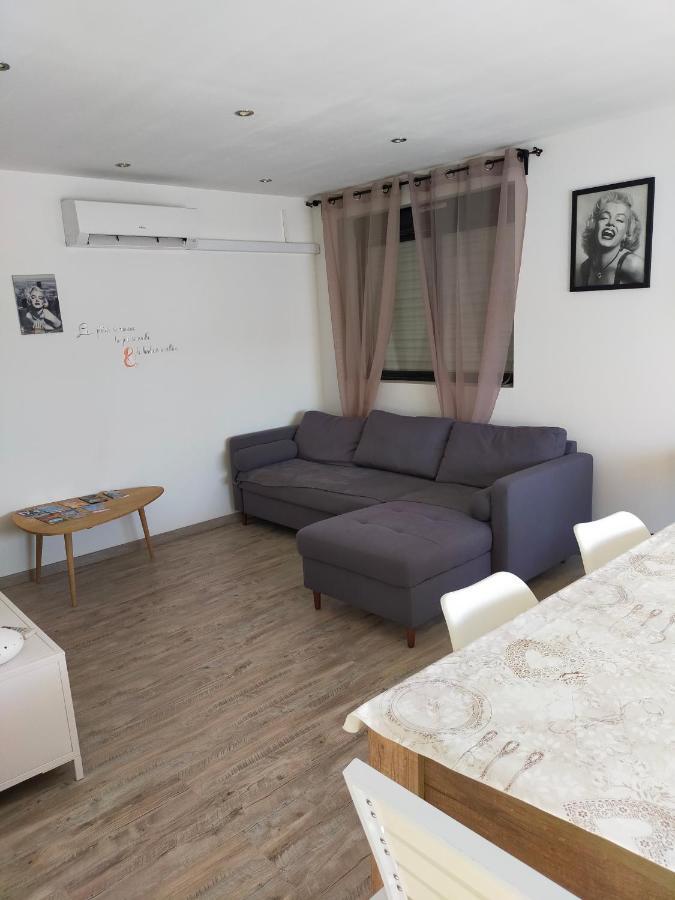 Logement Atypique Arles Exterior photo